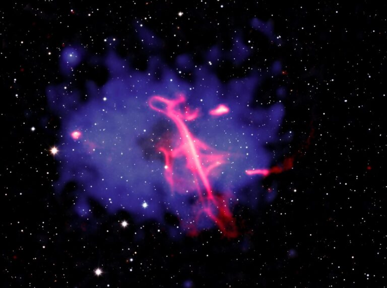 La struttura radio rosa a forma di chiave di violino sul gas caldo blu dell’ammasso